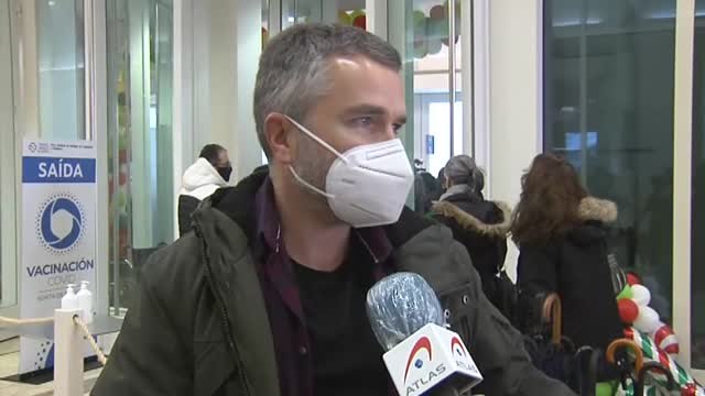 Largas colas en los puntos de vacunación