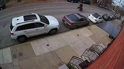 Quand tu charges trop le coffre de la voiture...