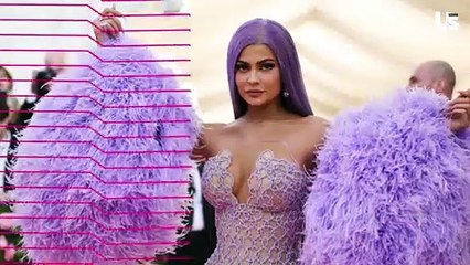 Pregnant Kylie Jenner Debuts New Kitten on Christmas