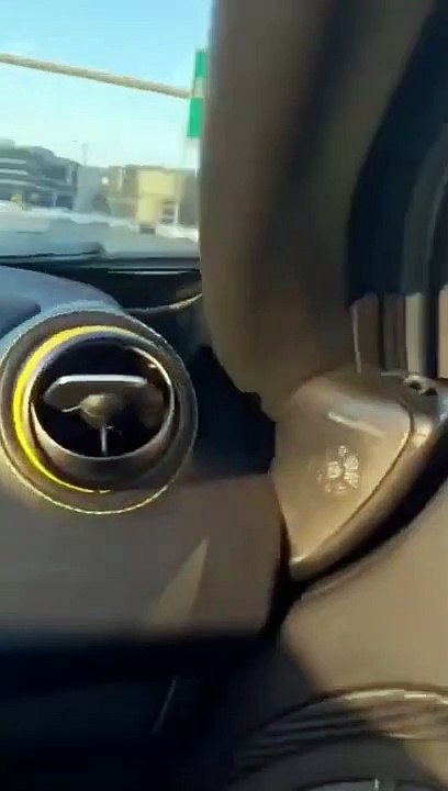 Il plante sa McLaren 720S à Dubaï !