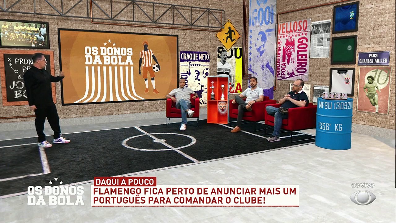 Cavani, Suárez e Diego Costa... Só jogadores de nome interessam ao Corinthians. Sabe o motivo disso? Vessoni explicou o porquê o Timão só busca jogadores conhecidos.#OsDonosdaBola