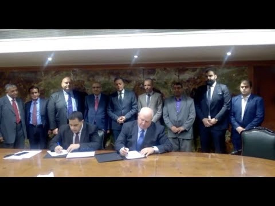 وزير النقل يشهد توقيع اتفاق تعاون بين السكك الح...