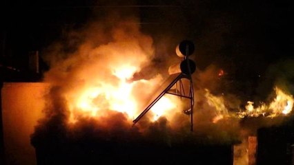 Tokat'ta iki katlı ev alev alev yandı