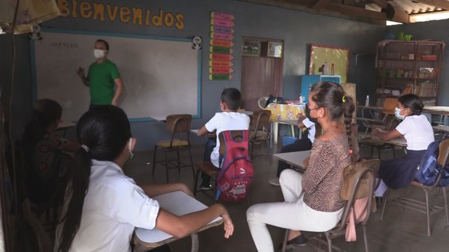 Niños pobres y sin tecnología son excluidos de las aulas de clases en Honduras