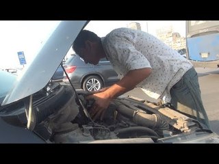 محمد.. ميكانيكى ديليفرى للطوارئ على كوبرى أكتوبر