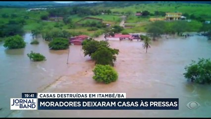Na cidade de Itambé, na Bahia, uma barragem transbordou, mas a população recebeu um alerta e conseguiu deixar as casas a tempo.