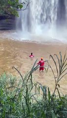 Homem que se afogou em cachoeira no interior de Minas segue desaparecido