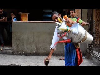 خطيب جمعة وبائع عرقسوس.. محمود كعب داير عشان العيال
