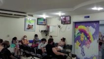 Pacientes que chegaram ao meio dia estão sendo atendidos nesta noite na UPA Tancredo Neves