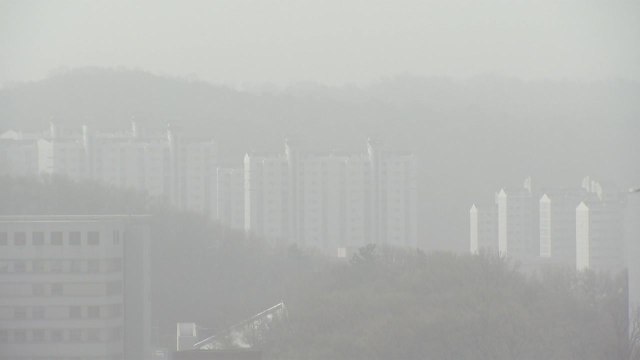 [날씨] 내일 추위 대신 초미세먼지↑...중서부 눈 조금 / YTN