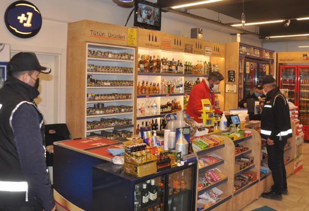 Kars'taki "yılbaşı denetimi"nde sahte içki, kaçak tütün ile sigara yakalandı