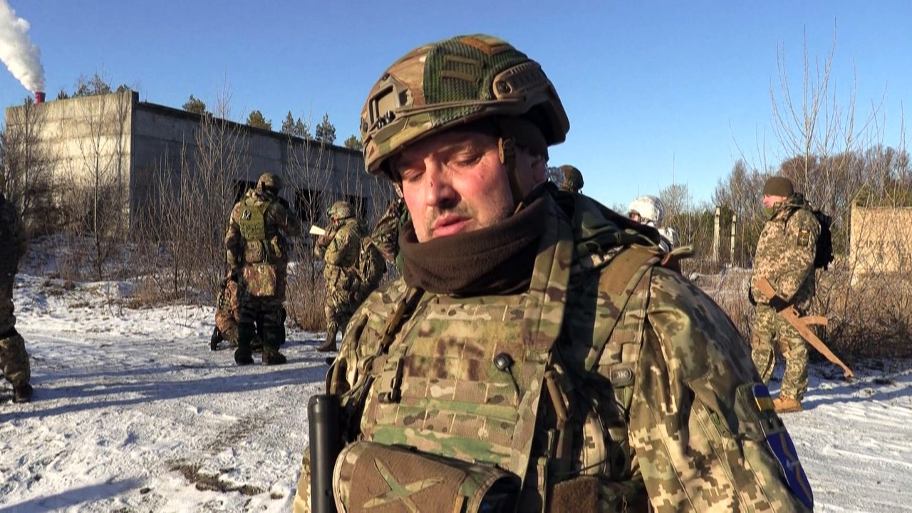 Украинские резервисты готовятся "дать России по...