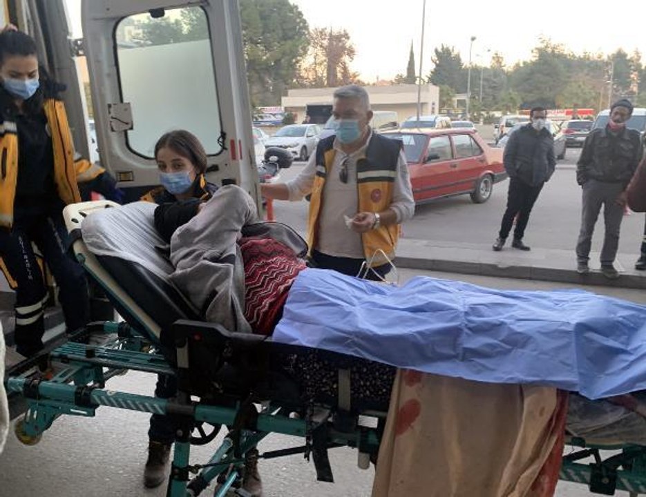 Pazarcı Zeynep, yer kavgasında yaralandı