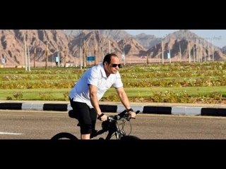 جولة تفقدية للسيسي  بالدراجة في شرم الشيخ