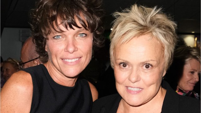 FEMME ACTUELLE - Muriel Robin : pourquoi elle refuse finalement d'avoir un enfant avec sa femme Anne Le Nen