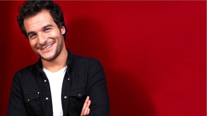 FEMME ACTUELLE - Amir : ce rôle bouleversant qu’il s’apprête à jouer au théâtre