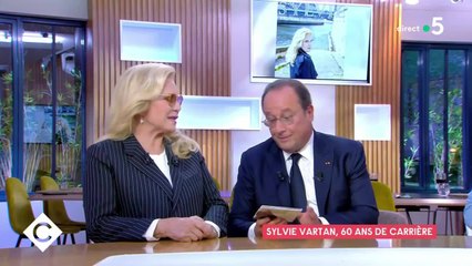 FEMME ACTUELLE - “C à vous” : le joli geste de François Hollande à Sylvie Vartan