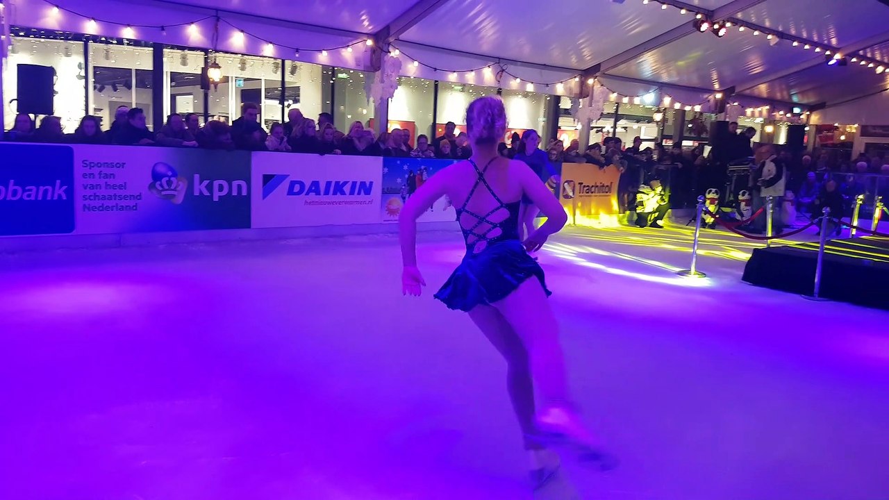 Hot schaatsshow Op treden van Wibi soerjadi On Ice Winter Wonderland Zeist_4K