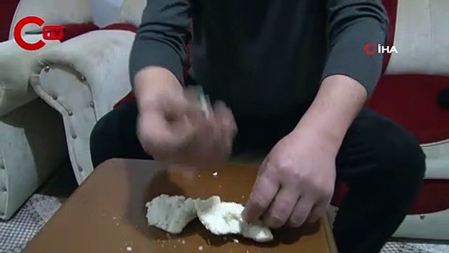 Ekmeğin içinden çıkanı görünce şoke oldu: '2 yıllık ekmeğini verelim şikayet etme'