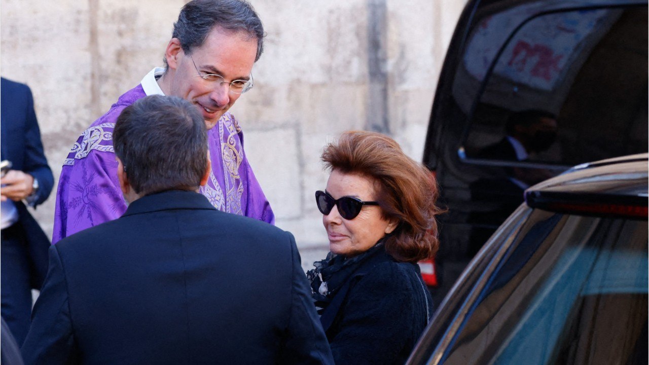 FEMME ACTUELLE - Hommage à Bernard Tapie : Brigitte Macron, Nicolas Sarkozy, Michel Drucker… les stars réunies pour lui dire adieu - PHOTOS