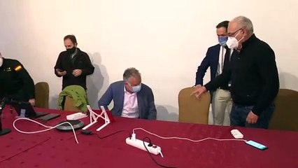 Así se retira la lava en el barrio de La Laguna, en La Palma