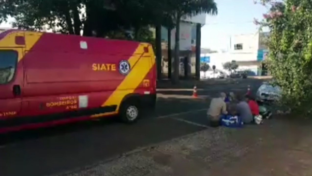 Pneu de moto estoura e casal fica ferido ao sofrer queda na Rua Erechim