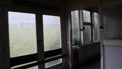 Laissés à l'abandon, les anciens bâtiments qui recevaient les élèves sont pris d'assaut par les tagueurs.