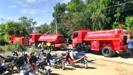 สุพรรณบุรี ไฟไหม้บ้านลุง ฝ่าเปลวเพลิงช่วยไก่ชนนับ100ตัวค่านับล้านหวิดถูกคลอกดับ(คลิป)