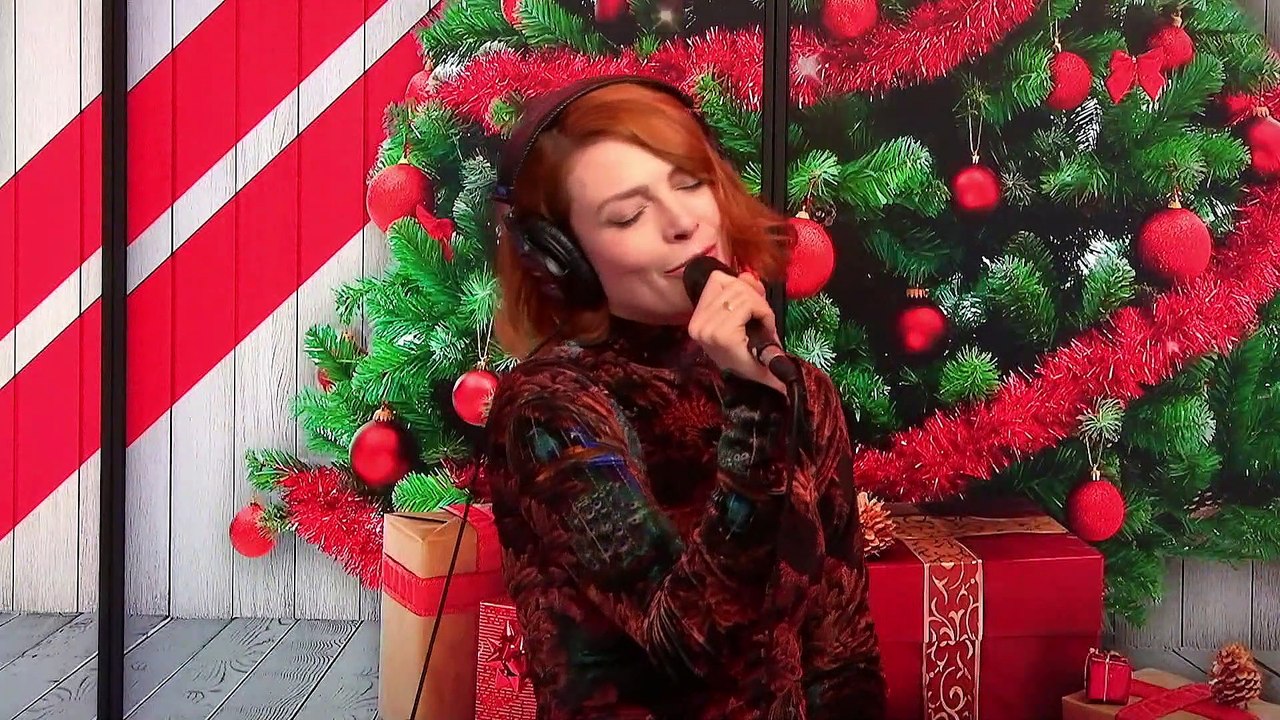 PÉPITE - Elodie Frégé et Waxx interprètent "All I Want for Christmas Is You" dans "Foudre (26/12/21)