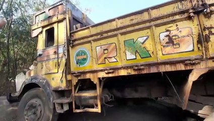 Скачать видео: Cold Starting TATA 1613 SE After 8 Years of Sleeping as dumped in Scrap Condition _ Yathra Today