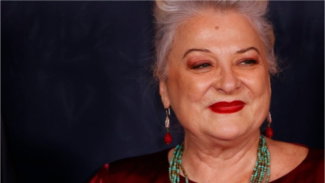 FEMME ACTUELLE - Josiane Balasko : quelle partie de son corps le père de Christian Clavier lui a refaite ?