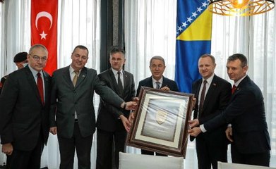 Son dakika haberi! Milli Savunma Bakanı Hulusi Akar'a Zenica'dan 'Fahri Vatandaşlık Belgesi?