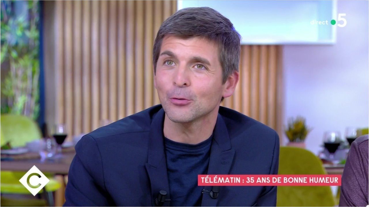 FEMME ACTUELLE - “Télématin” : Thomas Sotto de mauvaise humeur au réveil ? Sa drôle de confidence
