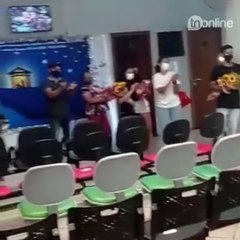 Apucaranense toca sino após vencer câncer de mama; Assista