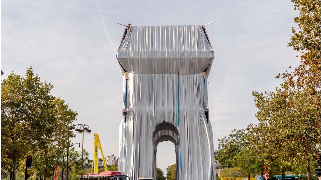 FEMME ACTUELLE - Empaquetage de l’Arc de Triomp...