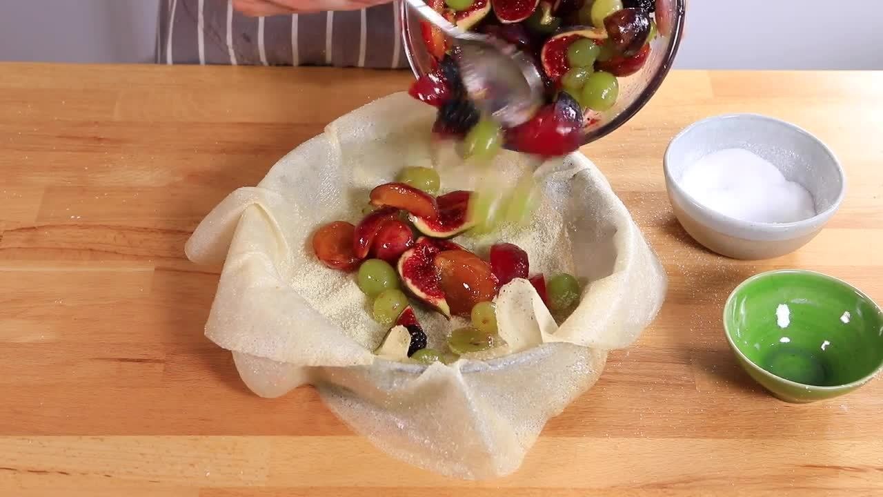 Pastilla aux fruits, amandes et pignons