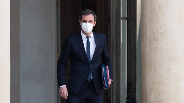 FEMME ACTUELLE - Le pass sanitaire prolongé au-delà du 15 novembre ? La réponse (pessimiste) d’Olivier Véran