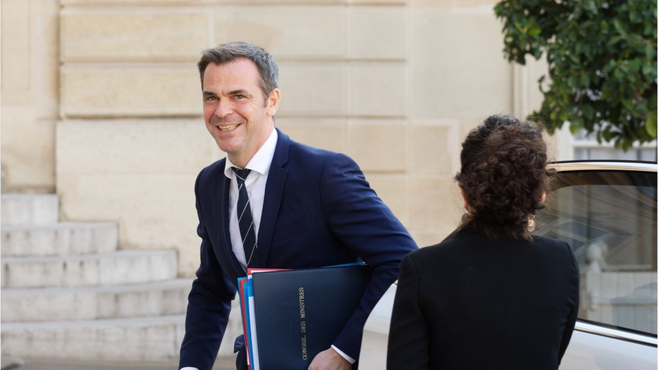 FEMME ACTUELLE - Cinquième vague, reconfinement… Olivier Véran invite les Français à "faire très gaffe"