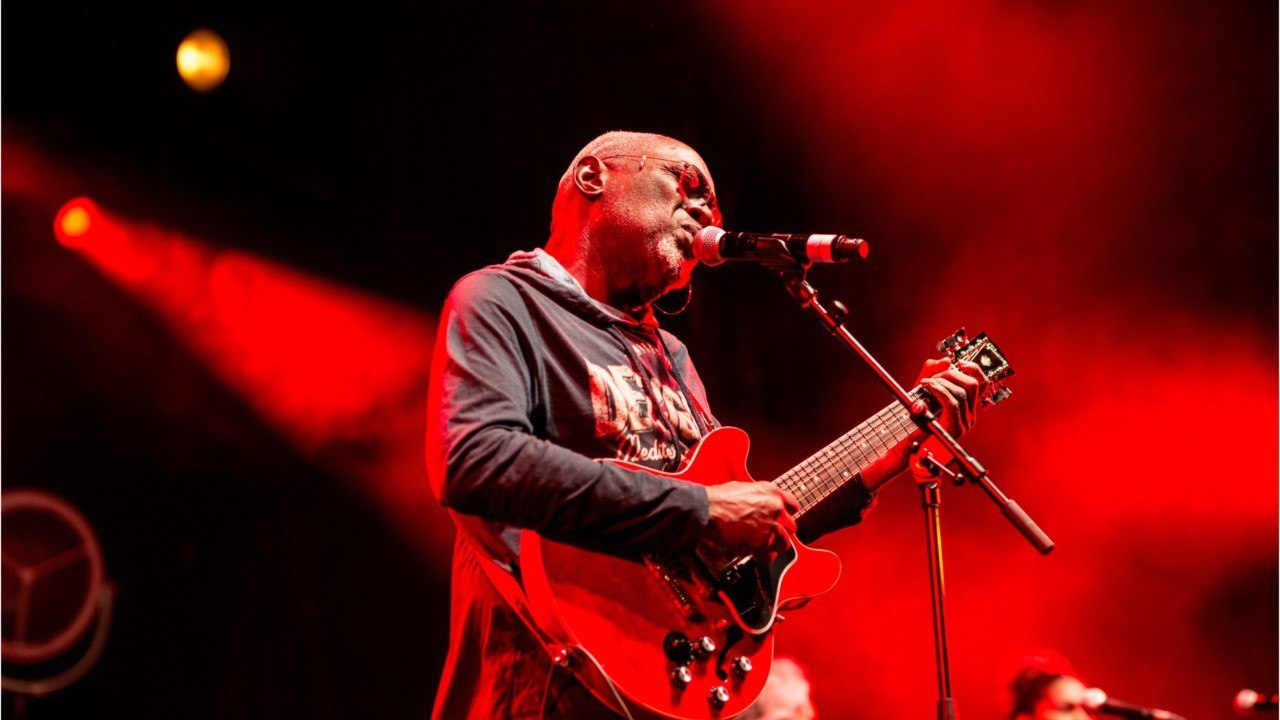 FEMME ACTUELLE - Jacob Desvarieux (Kassav') : mort du covid-19 malgré trois doses de vaccin, un médecin s'explique