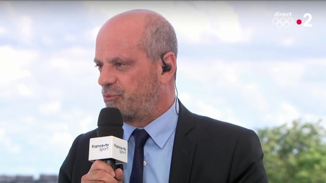 FEMME ACTUELLE - Jean-Michel Blanquer en vacances : son nouveau look fait beaucoup rire les internautes