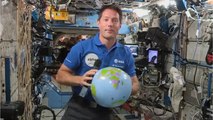 FEMME ACTUELLE - Thomas Pesquet lance un cri d’alarme depuis la Station spatiale internationale