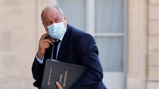 FEMME ACTUELLE - Eric Dupond-Moretti et Isabelle Boulay : sortie en amoureux au spectacle d’un célèbre humoriste