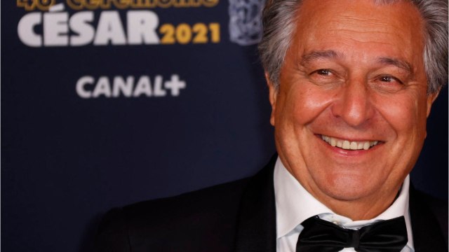 FEMME ACTUELLE - Christian Clavier : pourquoi le succès du Père Noël est une ordure ne l'avait pas rempli de joie