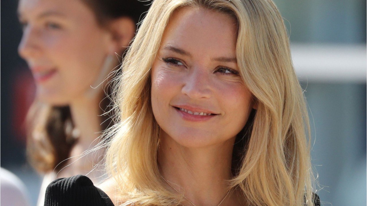 FEMME ACTUELLE -  Virginie Efira humiliée pendant son enfance : "C'est combien, Virginie ?"