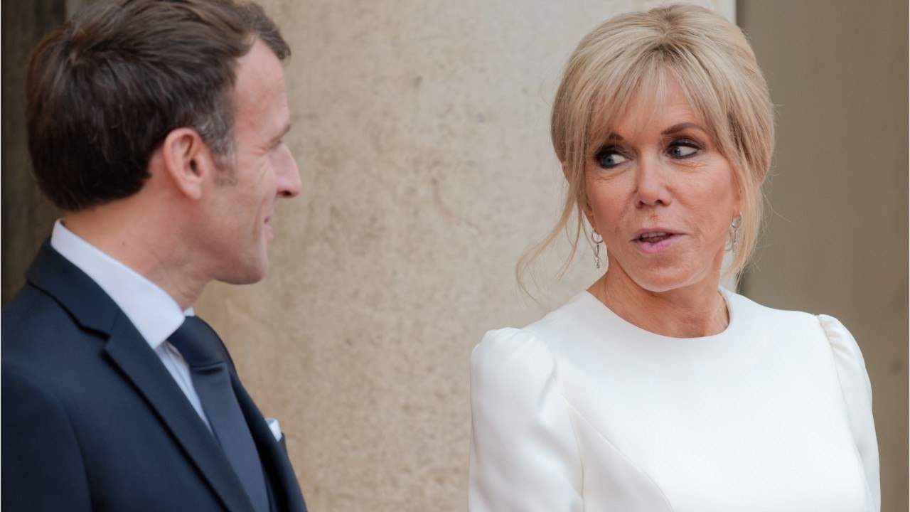 FEMME ACTUELLE - Emmanuel Macron en Polynésie sans Brigitte : cette blague osée sur la Première dame