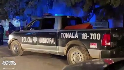 Download Video: Entre la vida y la muerte se debate un hombre que fue baleado en la colonia Altamira de Tonalá