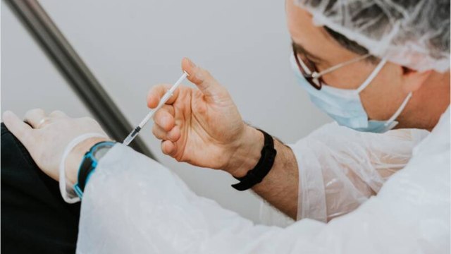 FEMME ACTUELLE - Cas positifs à la Covid-19 : bientôt un isolement de 10 jours obligatoire avec contrôles ?