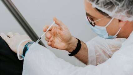 FEMME ACTUELLE - Cas positifs à la Covid-19 : bientôt un isolement de 10 jours obligatoire avec contrôles ?