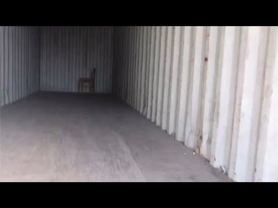 ضبط بضائع أجنبية مهربة بمخزن سري داخل حاوية في...