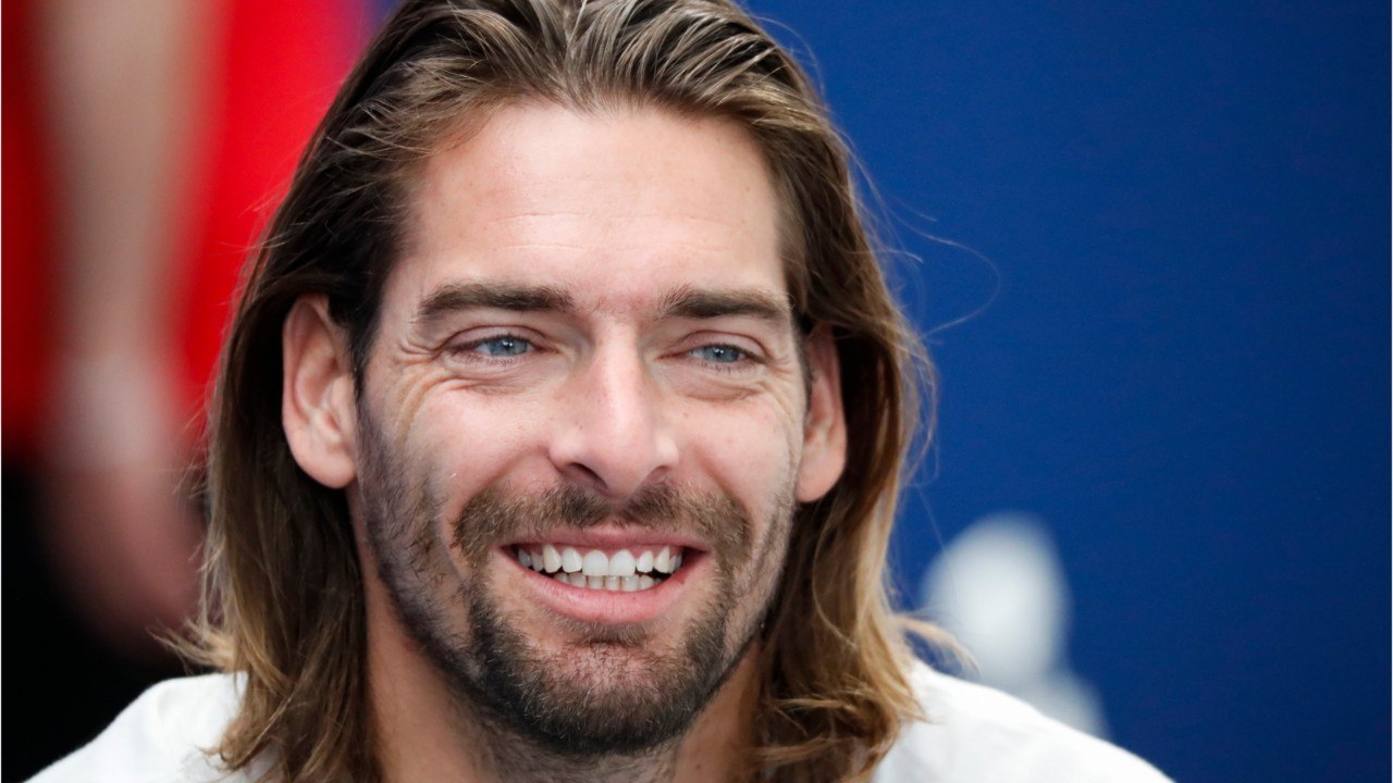 FEMME ACTUELLE - Camille Lacourt dévoile une adorable photo avec son fils d’un mois, Marius